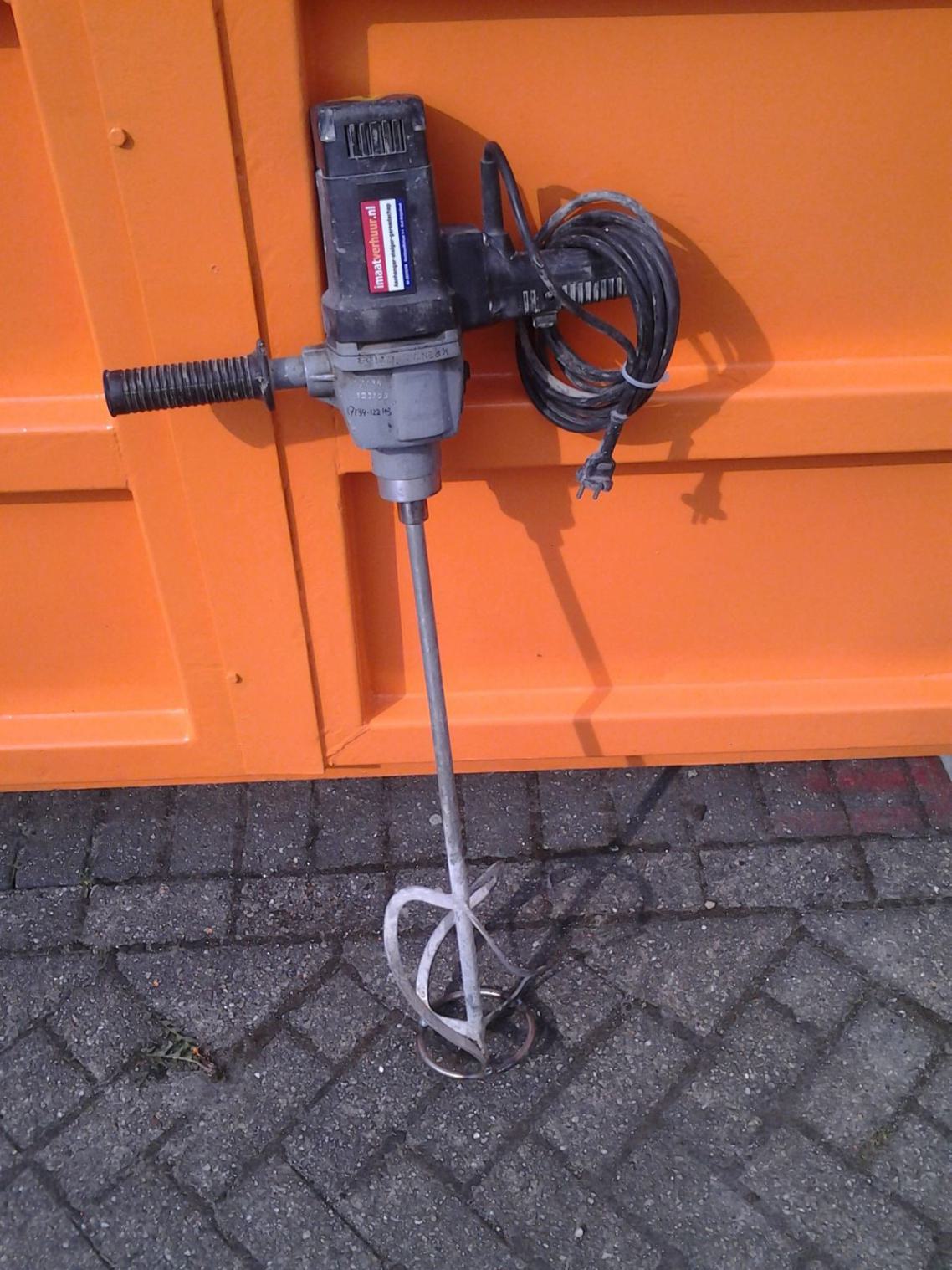 Professionele cement menger-mixer maakt aanmaken van cement en beton simpel. Goedkoop te huur